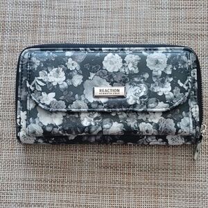 NWOT Large Kenneth Cole REACTION Zip Around Clutch Wallet Black & White Floral